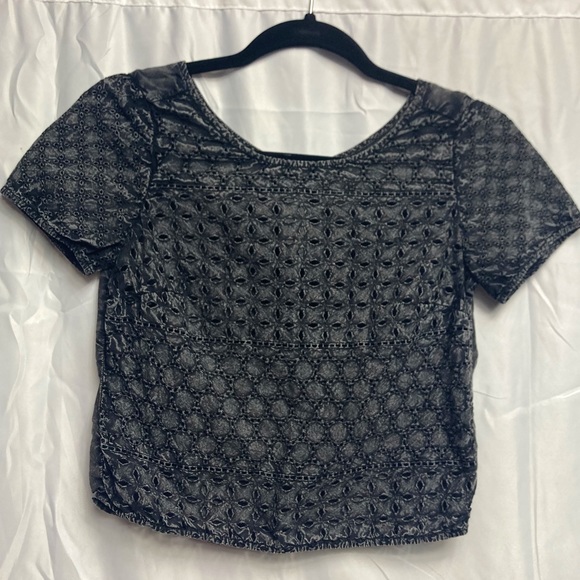 American Eagle Gray Eyelet Crop Top - Picture 4 of 8